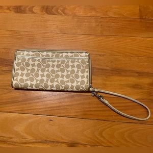 Coach Wristlet - Tan 8x4